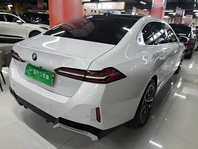 BMW i5 — Фото автомобиля 6