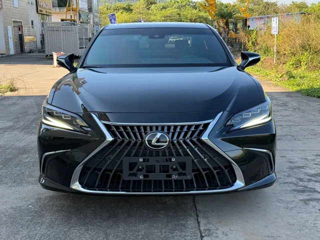 Lexus ES — Фото автомобиля 2