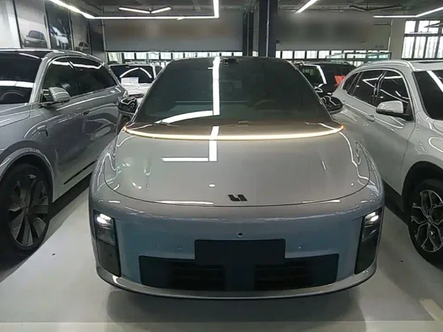 Li Auto i6 — Фото автомобиля 2
