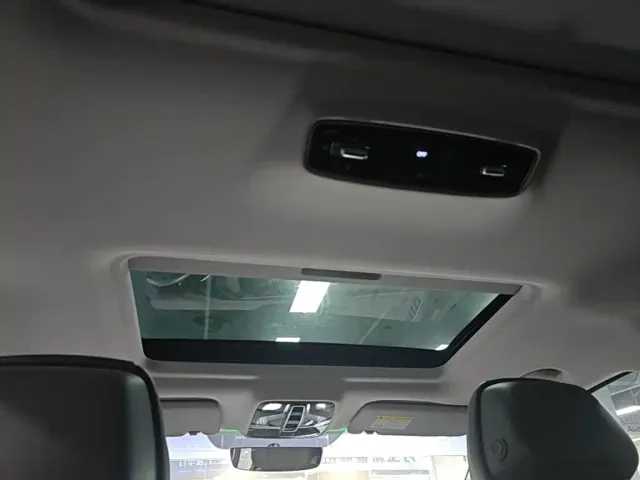 Roewe iMAX8 — Фото автомобиля 17