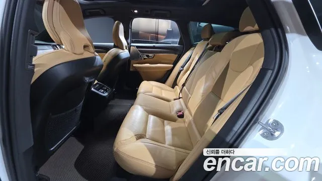 Вольво V90 — Фото автомобиля 12