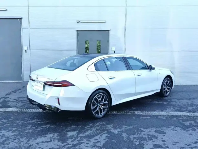 BMW i5 — Фото автомобиля 5