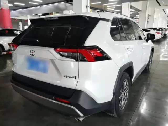 Toyota RAV4 — Фото автомобиля 6