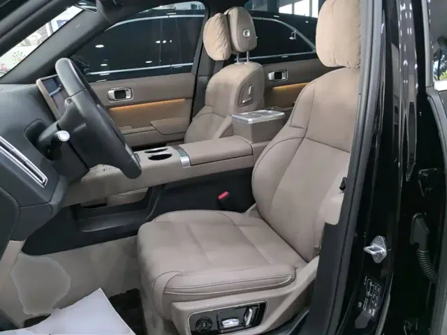 Li Auto L7 — Фото автомобиля 14