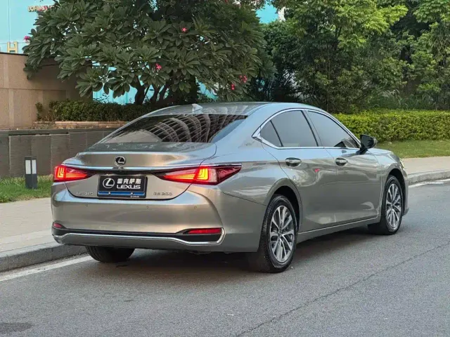 Lexus ES — Фото автомобиля 5