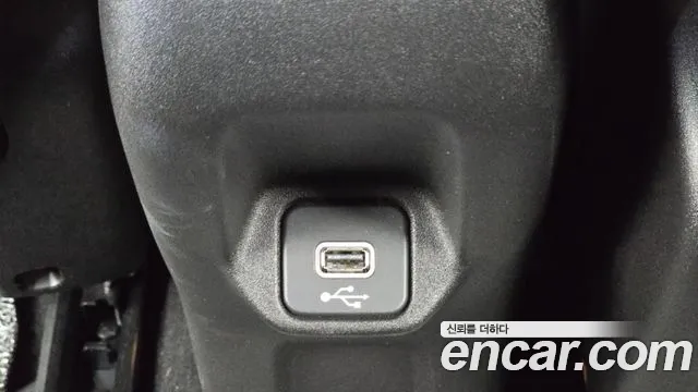 Jeep Renegade — Фото автомобиля 30