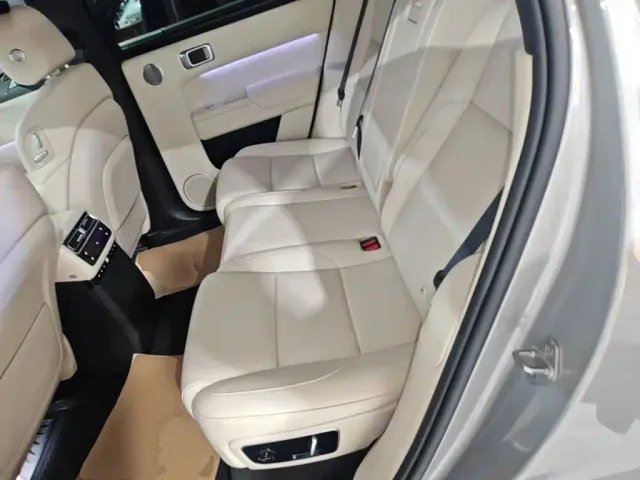 Li Auto L7 — Фото автомобиля 16