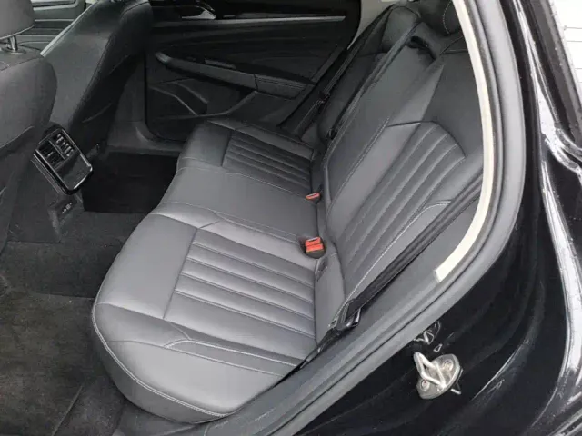 Volkswagen Passat — Фото автомобиля 16