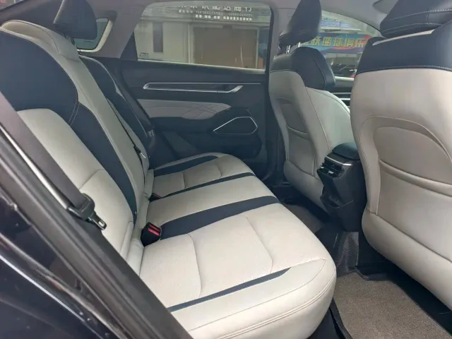 Geely Emgrand — Фото автомобиля 6