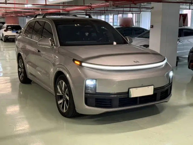 Li Auto L8 — Фото автомобиля 4