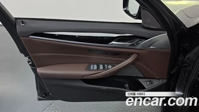 BMW 5 Series G30 — Фото автомобиля 13