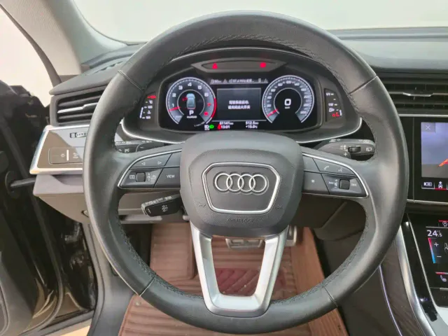 Audi Q8 — Фото автомобиля 10
