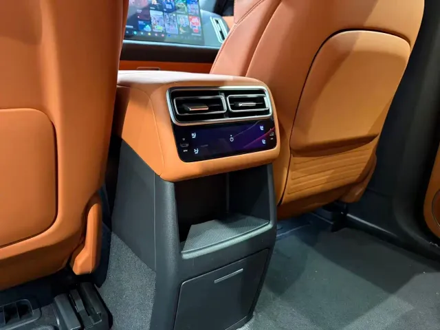 Li Auto L7 — Фото автомобиля 8