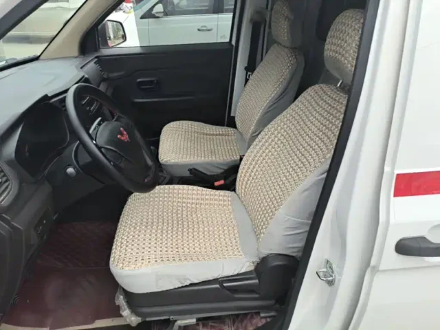 Wuling Hongguang V — Фото автомобиля 14