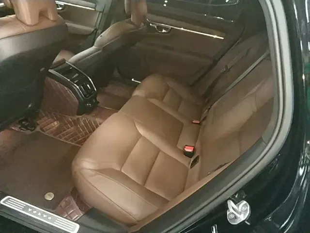 Volvo S90 — Фото автомобиля 16