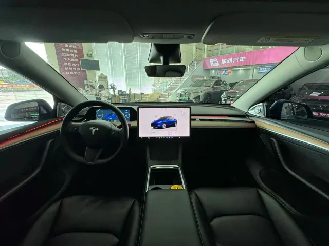Tesla Model Y — Фото автомобиля 16