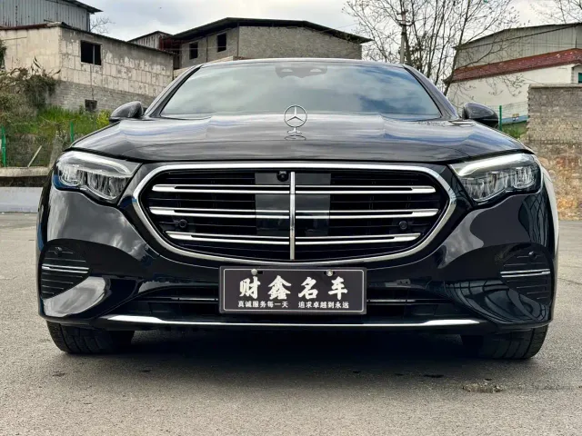 Mercedes-Benz E-Class — Фото автомобиля 2