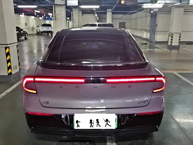 Xpeng P7+ — Фото автомобиля 8