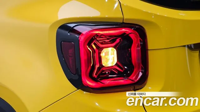 Jeep Renegade — Фото автомобиля 22