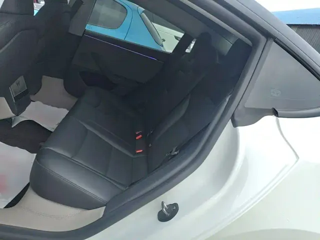 Tesla Model 3 — Фото автомобиля 16