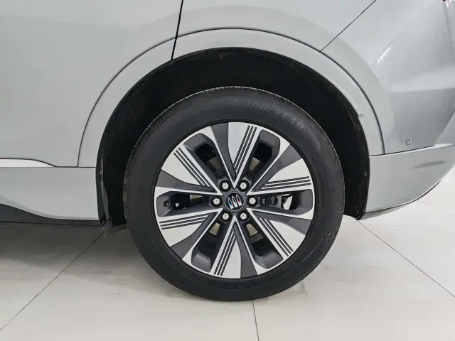Buick E5 — Фото автомобиля 20