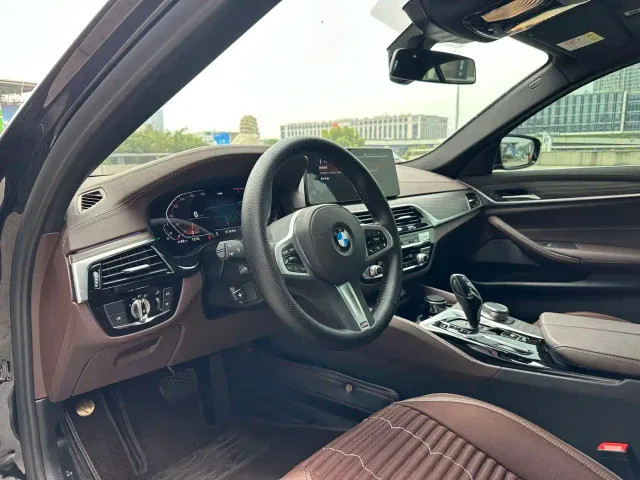 BMW 5 Series — Фото автомобиля 11