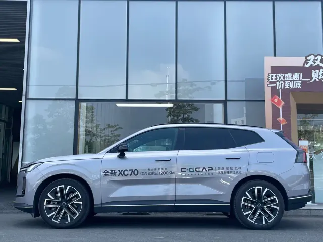 Volvo XC70 Plug-in Hybrid — Фото автомобиля 5