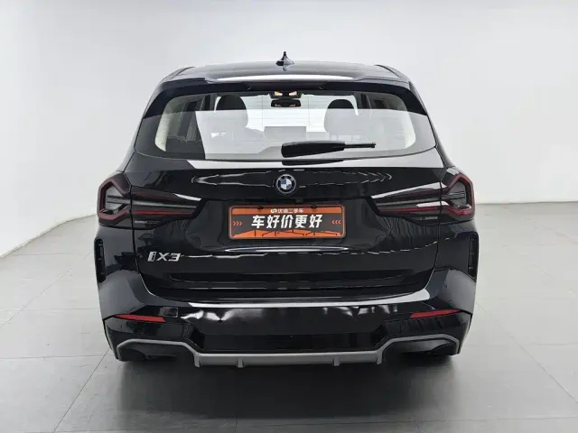 BMW iX3 — Фото автомобиля 4