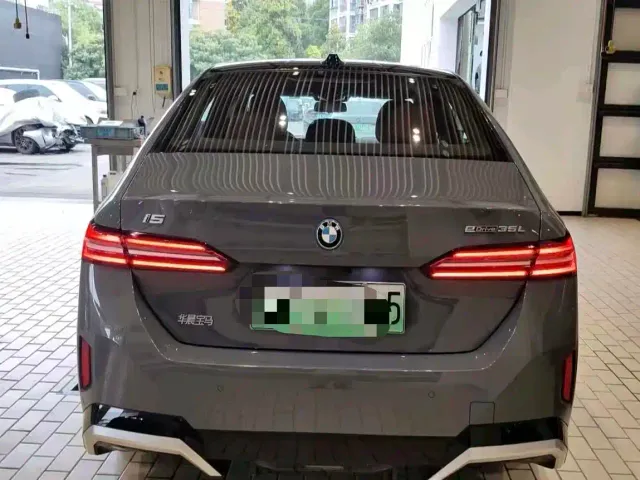 BMW i5 — Фото автомобиля 3