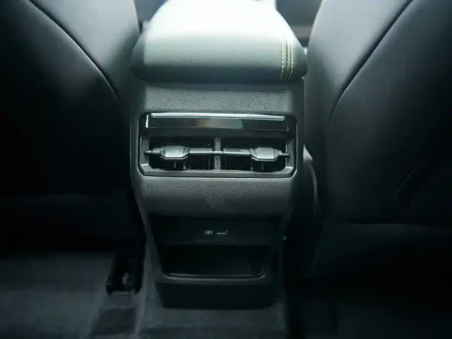 Geely Binyue — Фото автомобиля 21