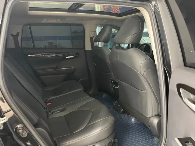 Toyota Highlander — Фото автомобиля 10