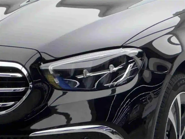 Mercedes-Benz E-Class — Фото автомобиля 3