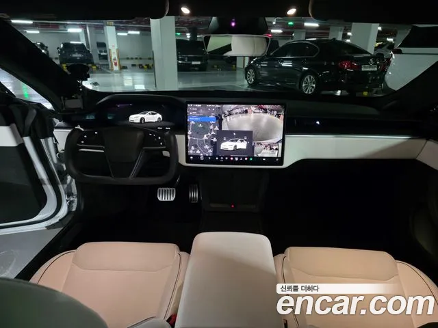 Tesla Model S — Фото автомобиля 15