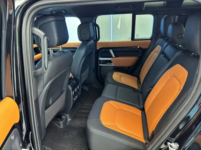 Land Rover Defender — Фото автомобиля 11