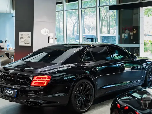 Bentley Flying Spur 2022 4.0T V8 Standard — Фото автомобиля 8