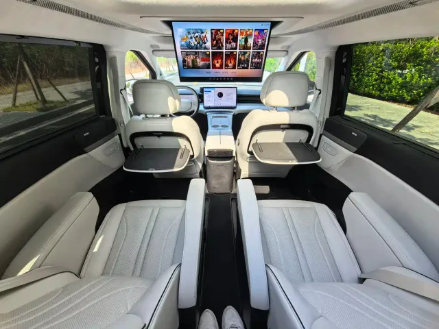 Xpeng X9 — Фото автомобиля 27
