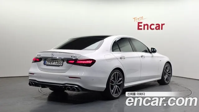Mercedes-Benz E-Class — Фото автомобиля 2