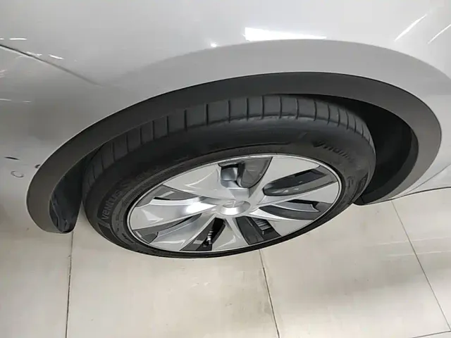 Tesla Model Y — Фото автомобиля 22