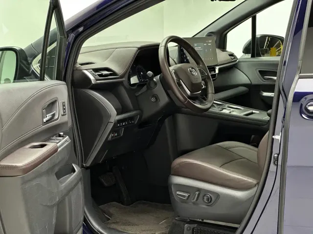 Toyota Sienna — Фото автомобиля 15