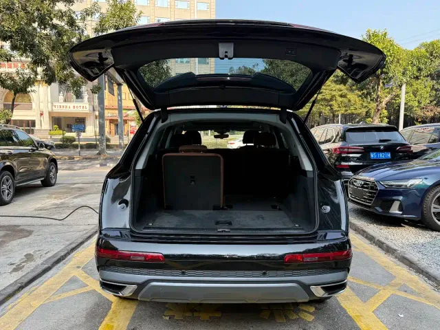 Audi Q7 — Фото автомобиля 18