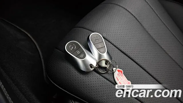 Mercedes-Benz E-Class — Фото автомобиля 24