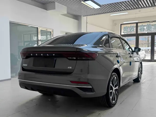Geely Emgrand — Фото автомобиля 6