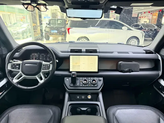 Land Rover Defender — Фото автомобиля 8