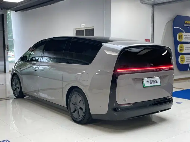 Li Auto MEGA — Фото автомобиля 30