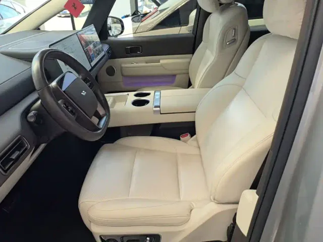 Li Auto MEGA — Фото автомобиля 14