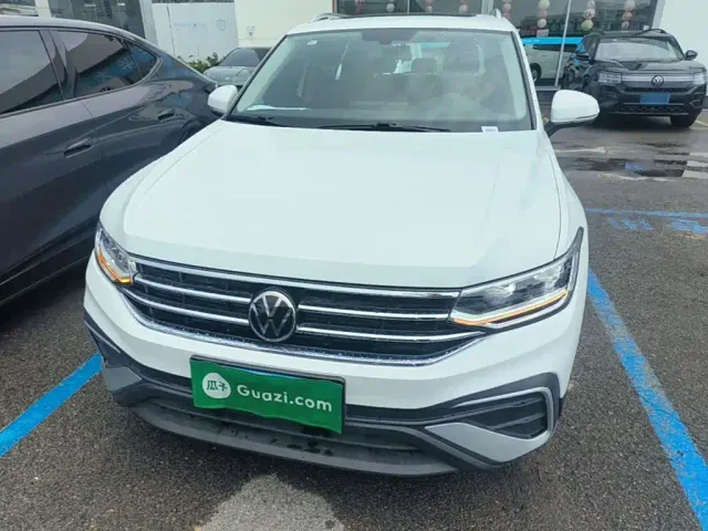 Volkswagen Tiguan L — Фото автомобиля 2