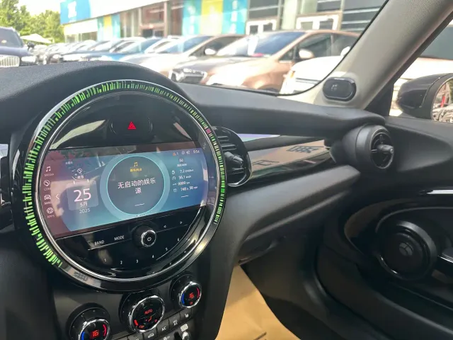 MINI Hatch — Фото автомобиля 17
