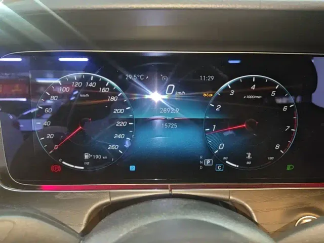 Mercedes-Benz E-Class — Фото автомобиля 11