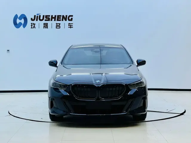 BMW 5 Series — Фото автомобиля 2