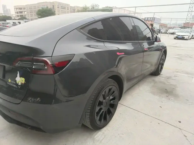 Tesla Model Y — Фото автомобиля 13